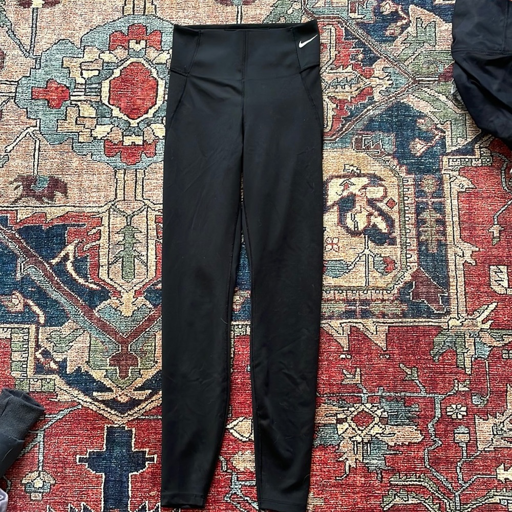Black Nike leggings.